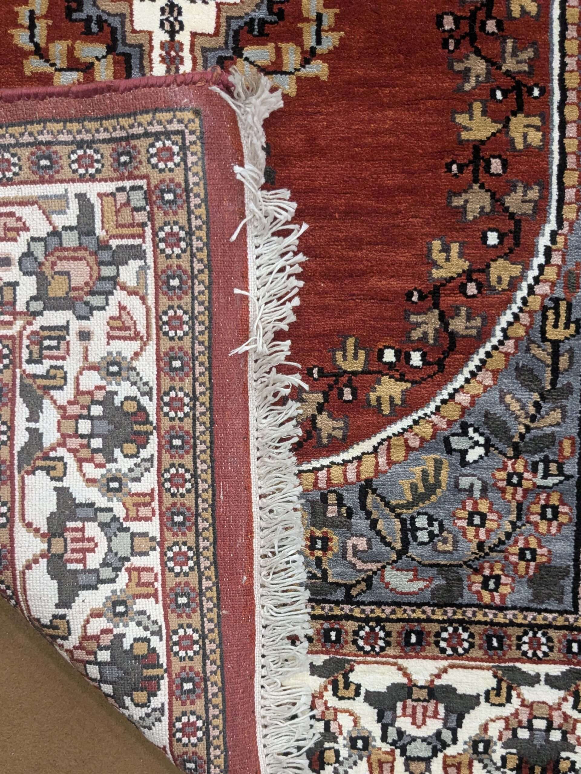 Red Persian Knotted Wool Carpet - 3FT X 5FT | 90CM X 150CM - Image 3