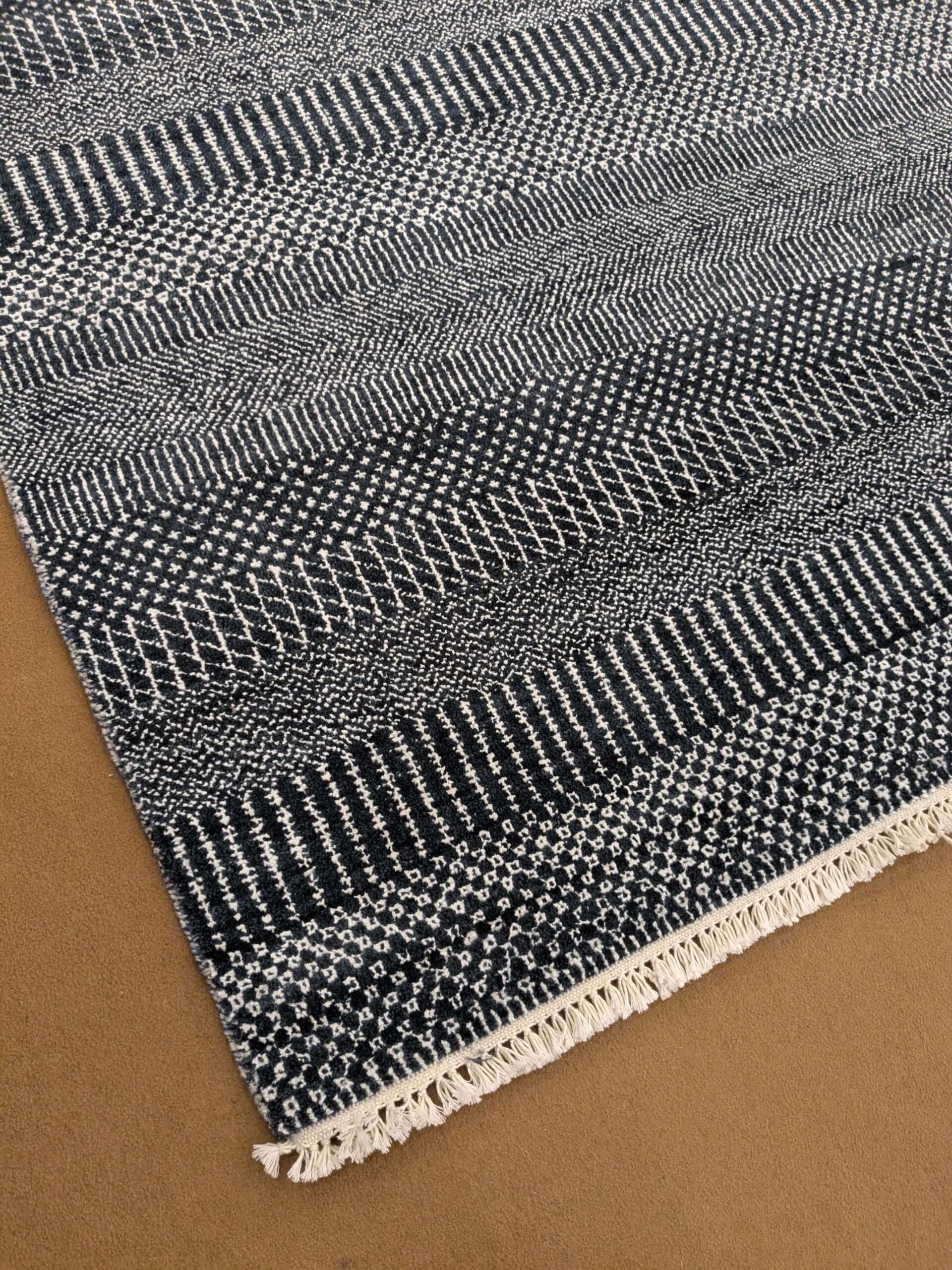 Grey Stripe Hand Knotted Wool Carpet - 6FT X 9FT | 180CM X 270CM - Image 4