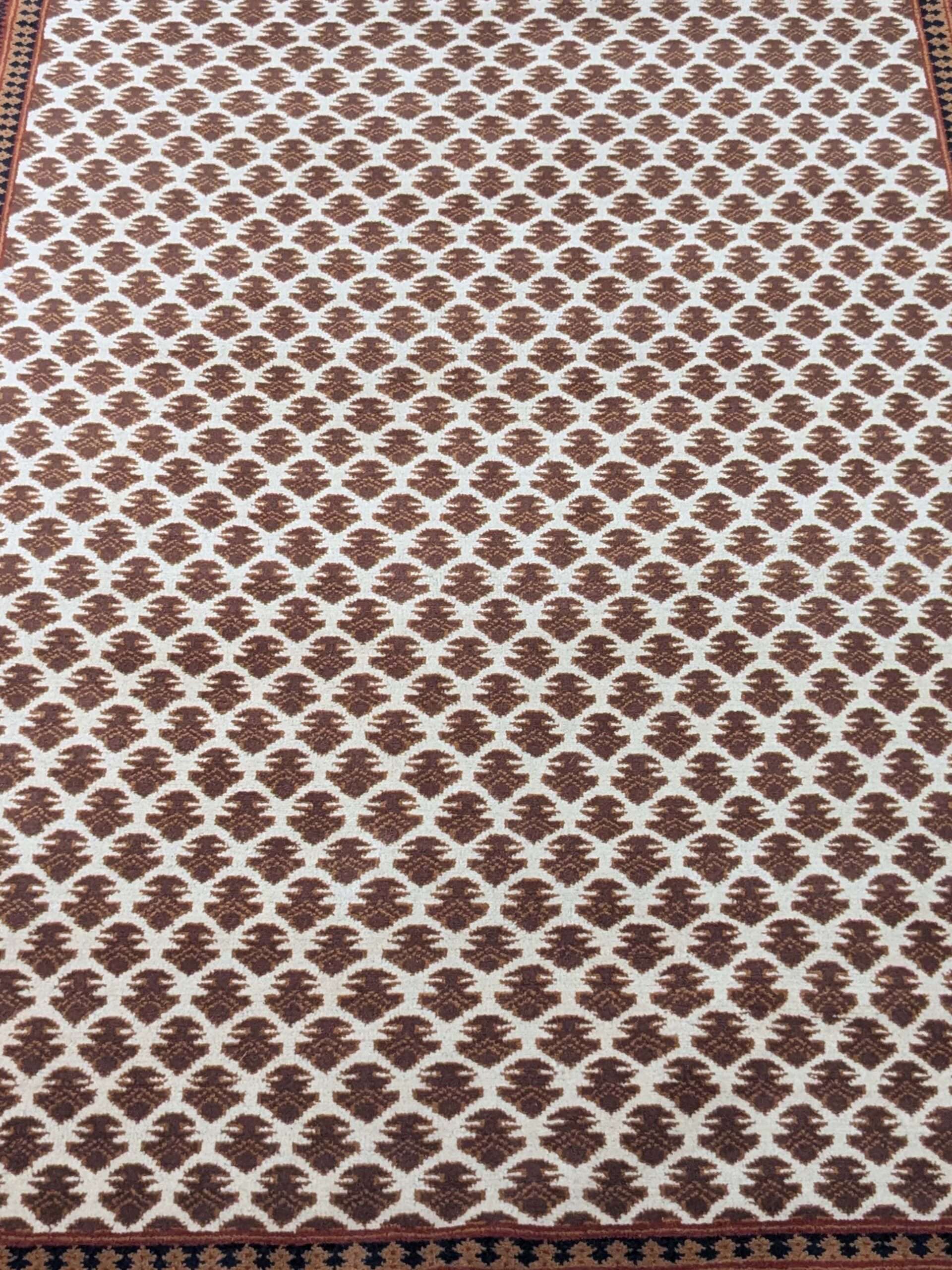 White Baby Elephant Foot Print Knotted Wool Carpet - 6FT X 9FT | 180CM X 270CM - Image 5