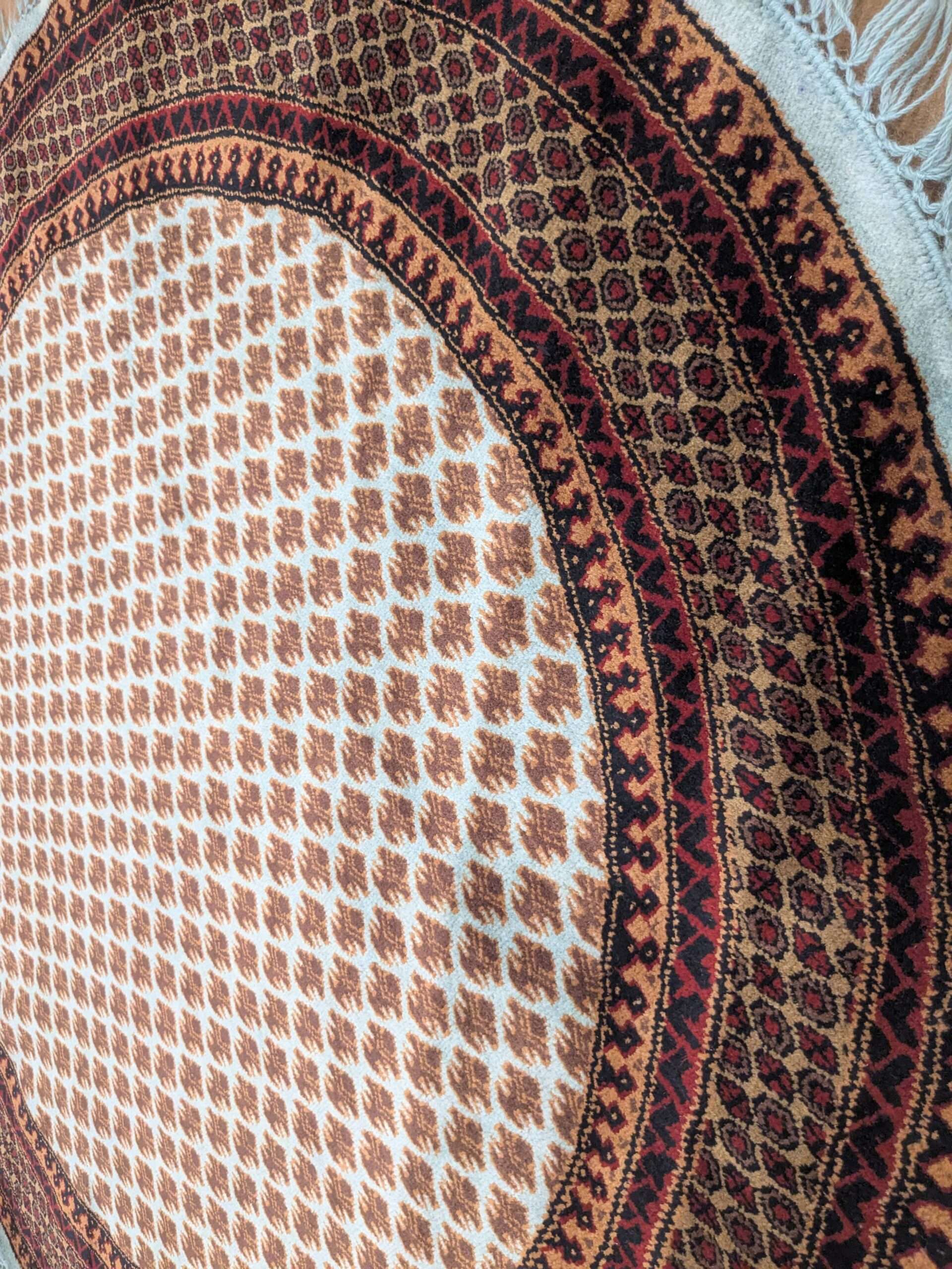 Family Design Hand Knotted Round Wool Carpet - 6FT X 6FT | 180CM X 180CM - Image 2