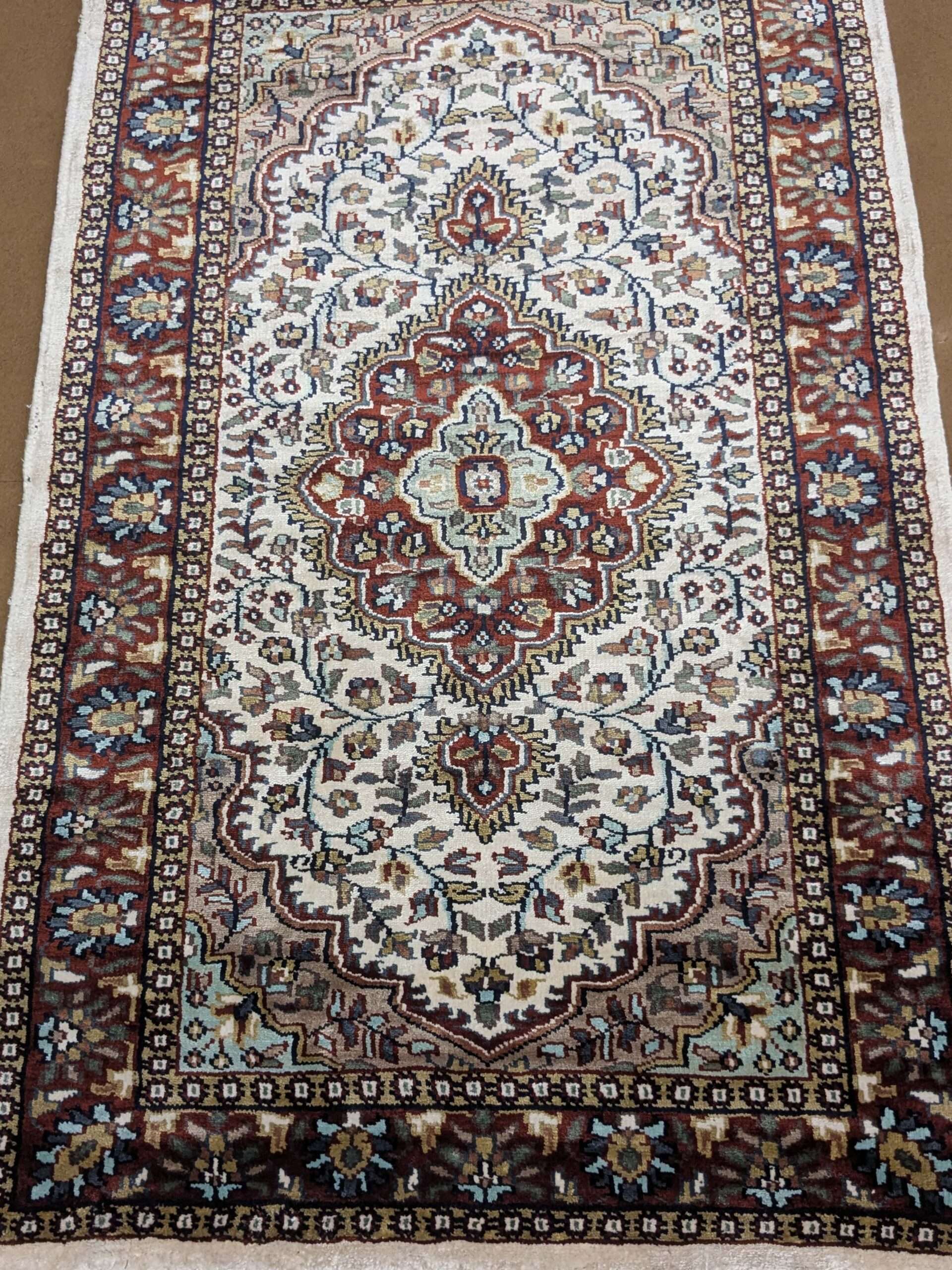 White Persian Knotted Wool Carpet - 2.5FT X 4FT | 76CM X 122CM - Image 2