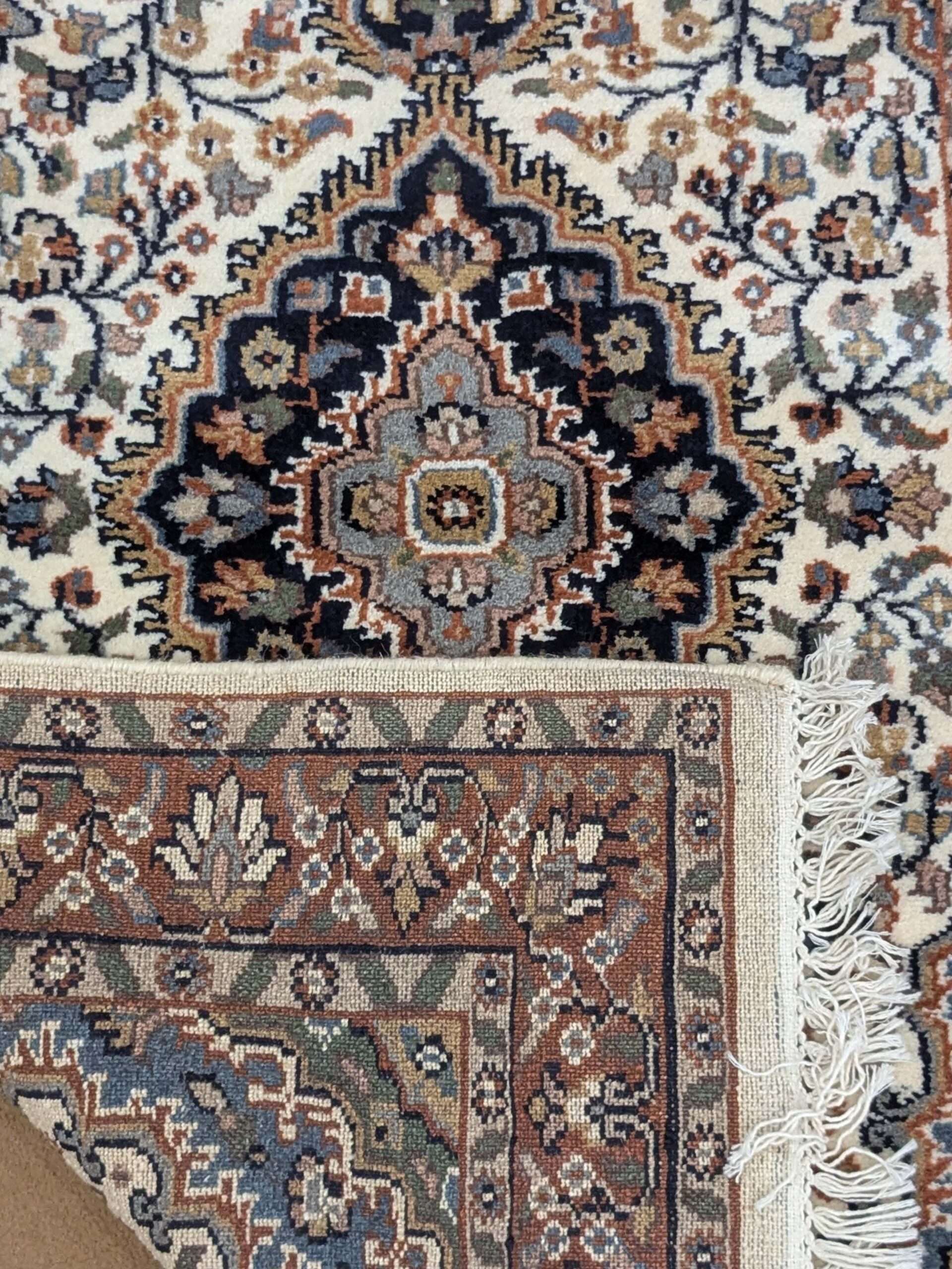 White Persian Knotted Wool Carpet - 2.5FT X 4FT | 76CM X 122CM - Image 3