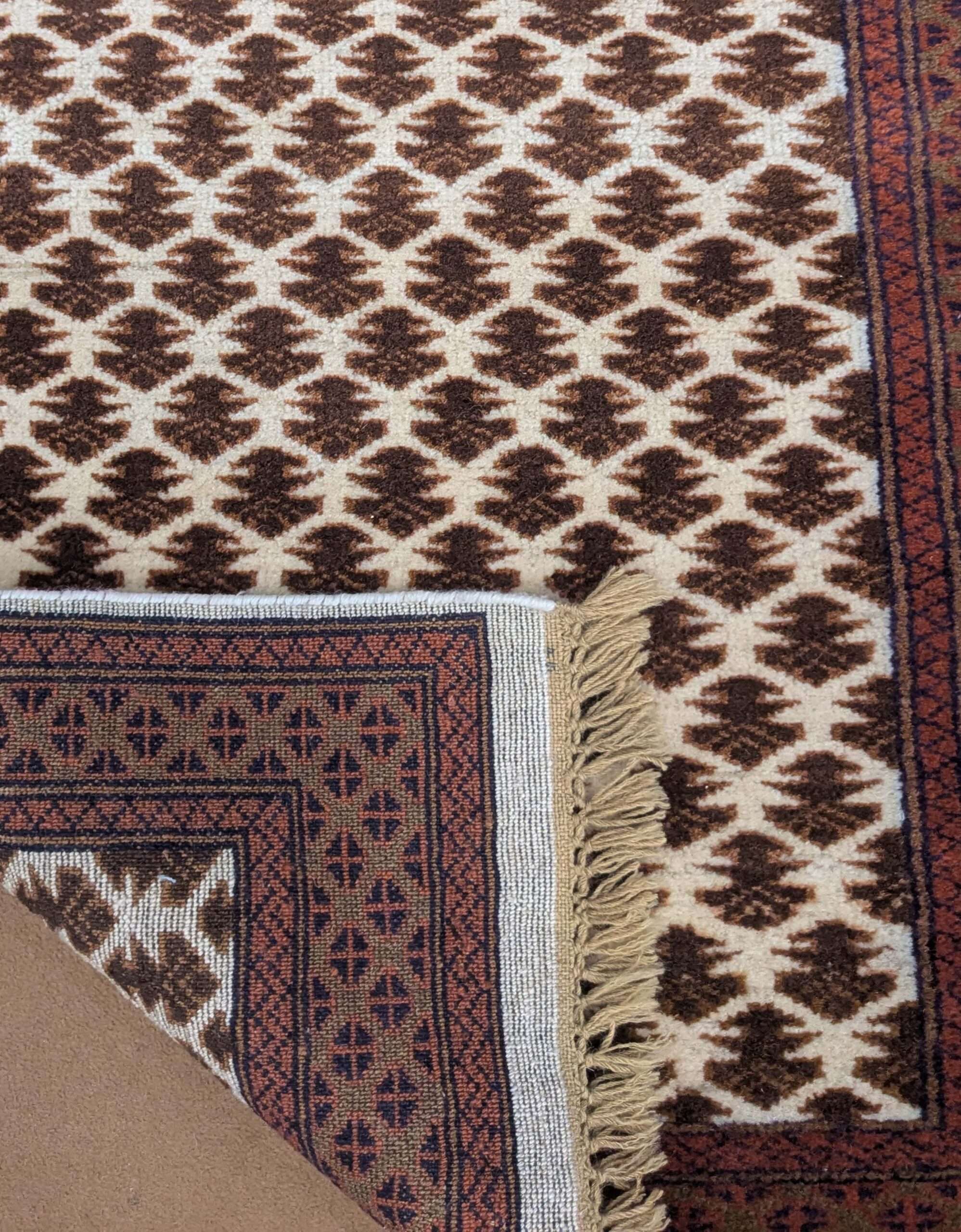 White Baby Elephant Foot Print Knotted Wool Carpet - 2.5FT X 4FT | 76CM X 122CM - Image 3