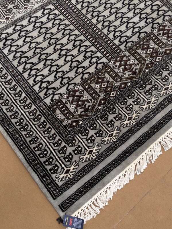 Grey Family Design Hand Knotted Wool Carpet - 4FT X 6FT | 120CM X 180CM - Image 4