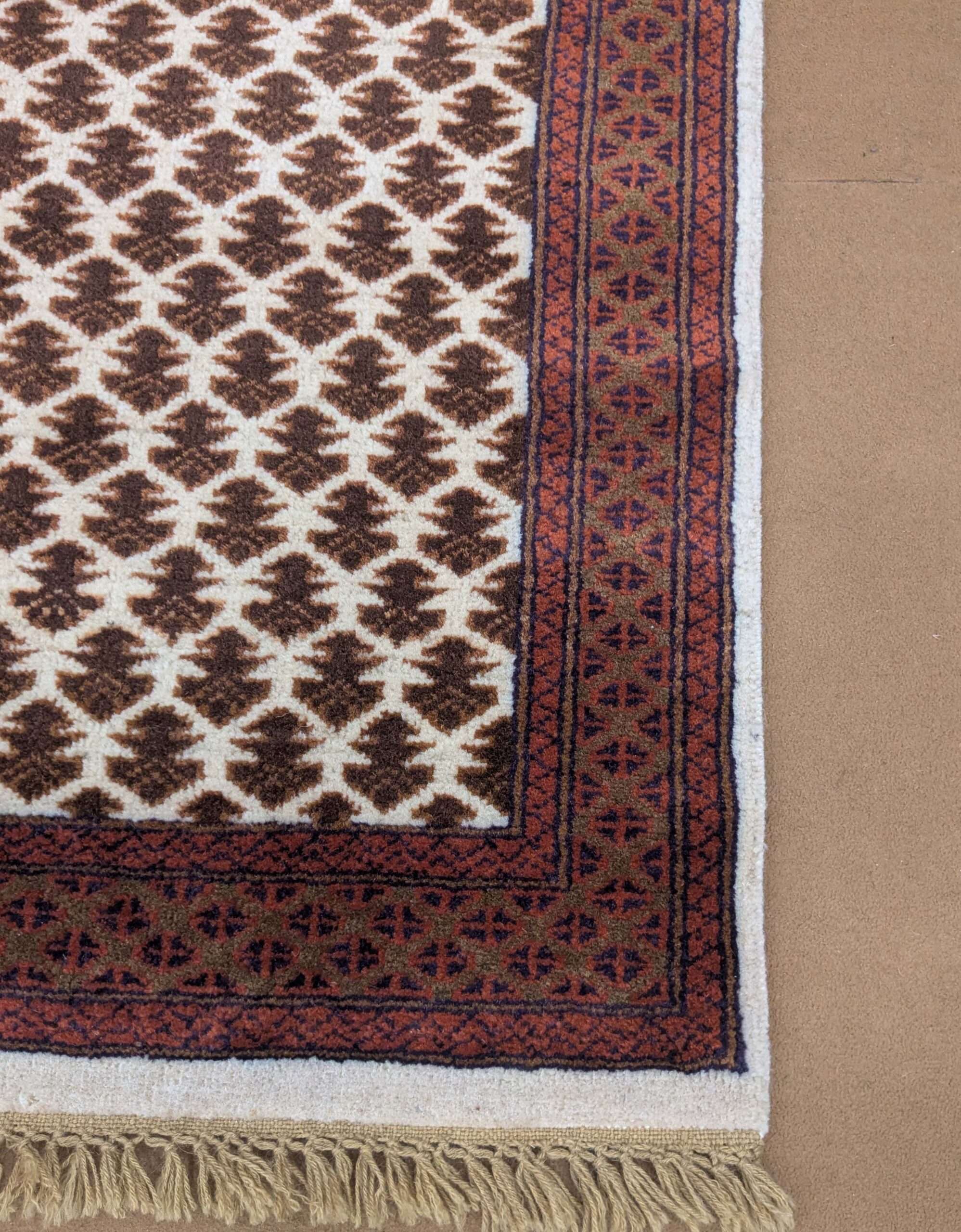 White Baby Elephant Foot Print Knotted Wool Carpet - 2.5FT X 4FT | 76CM X 122CM - Image 4