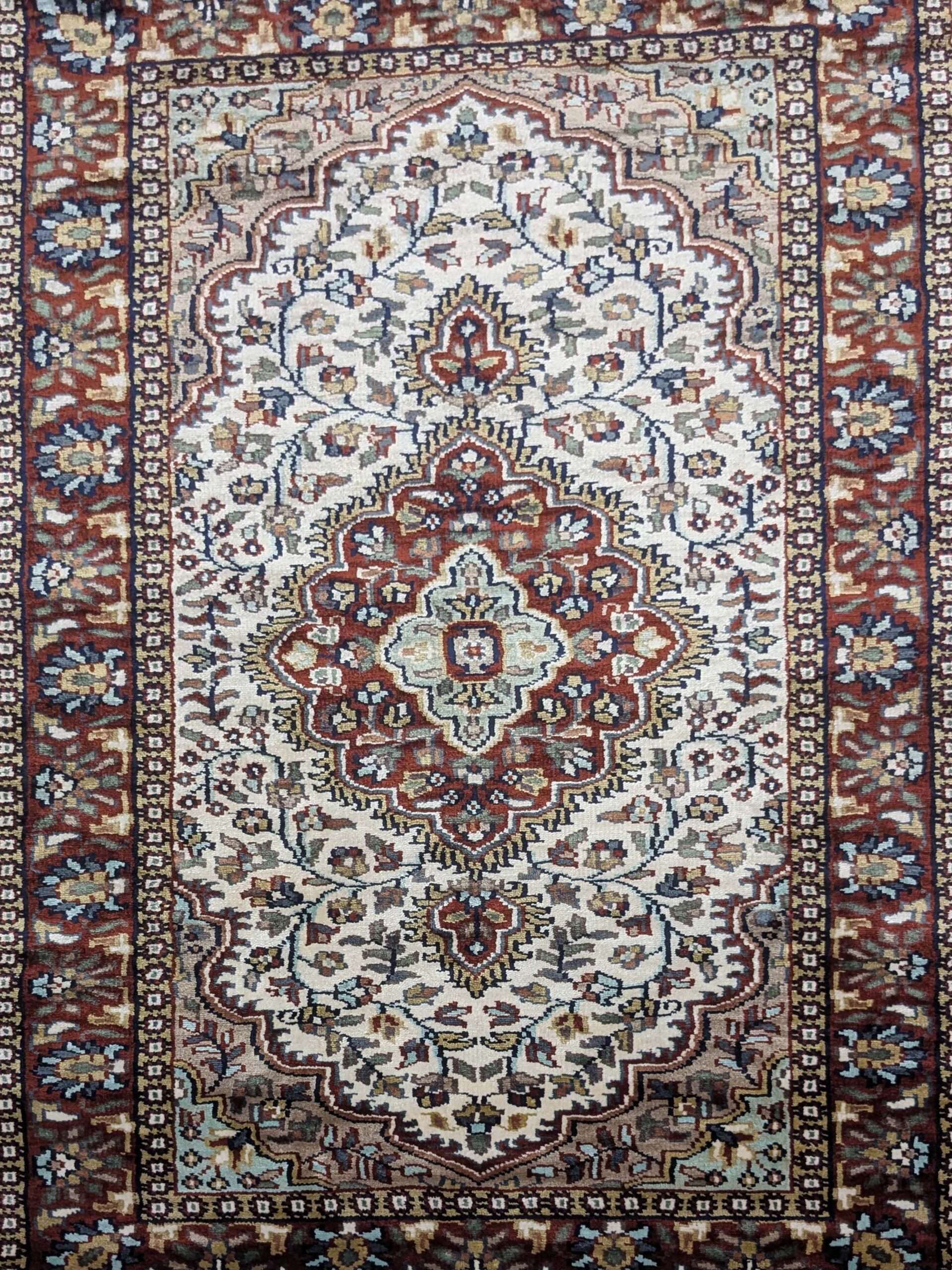 White Persian Knotted Wool Carpet - 2.5FT X 4FT | 76CM X 122CM - Image 5